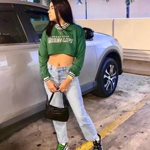 Meet your Posher, Shakira